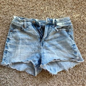 American eagle light wash blue jean shorts in size 00.